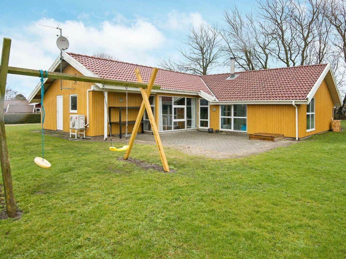 12 Person Holiday Home In ノーポ エクステリア 写真